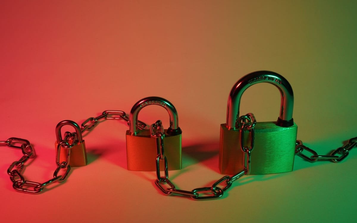 Pros and Cons of Blockchain For Your Business
