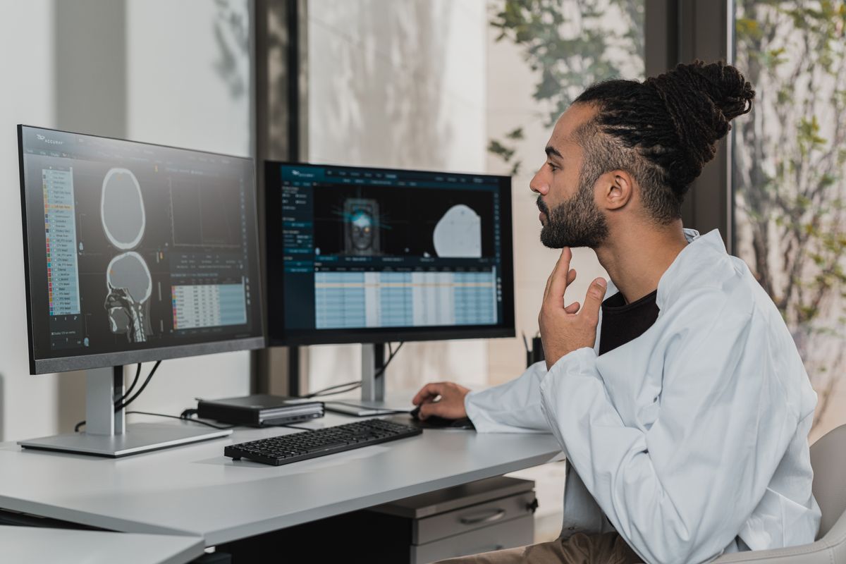 Guide To Developing Medical Software: Types, Features, Benefits, Compliance, and More